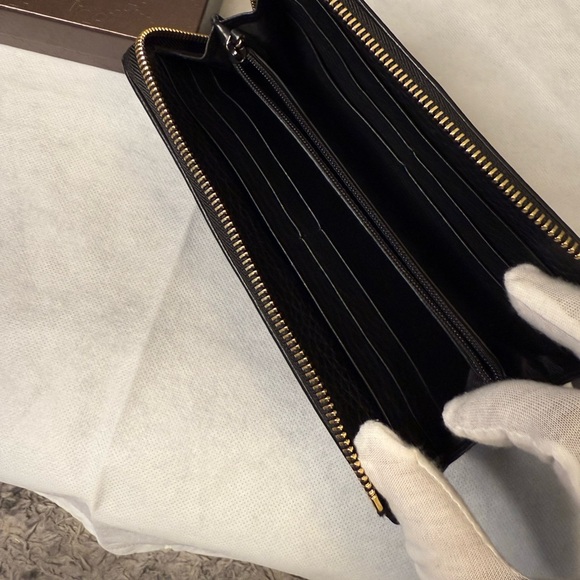 Women’s Gucci Black Pebbles Leather Zip-Around Wallet- 771155 - Picture 6 of 7